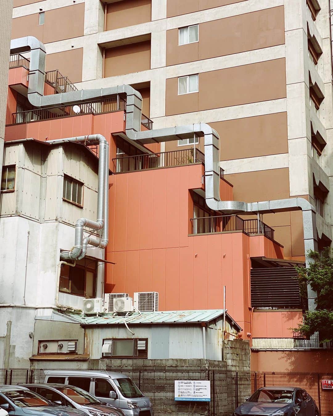 東京DANDYのインスタグラム：「High level of dedication to ventilation」