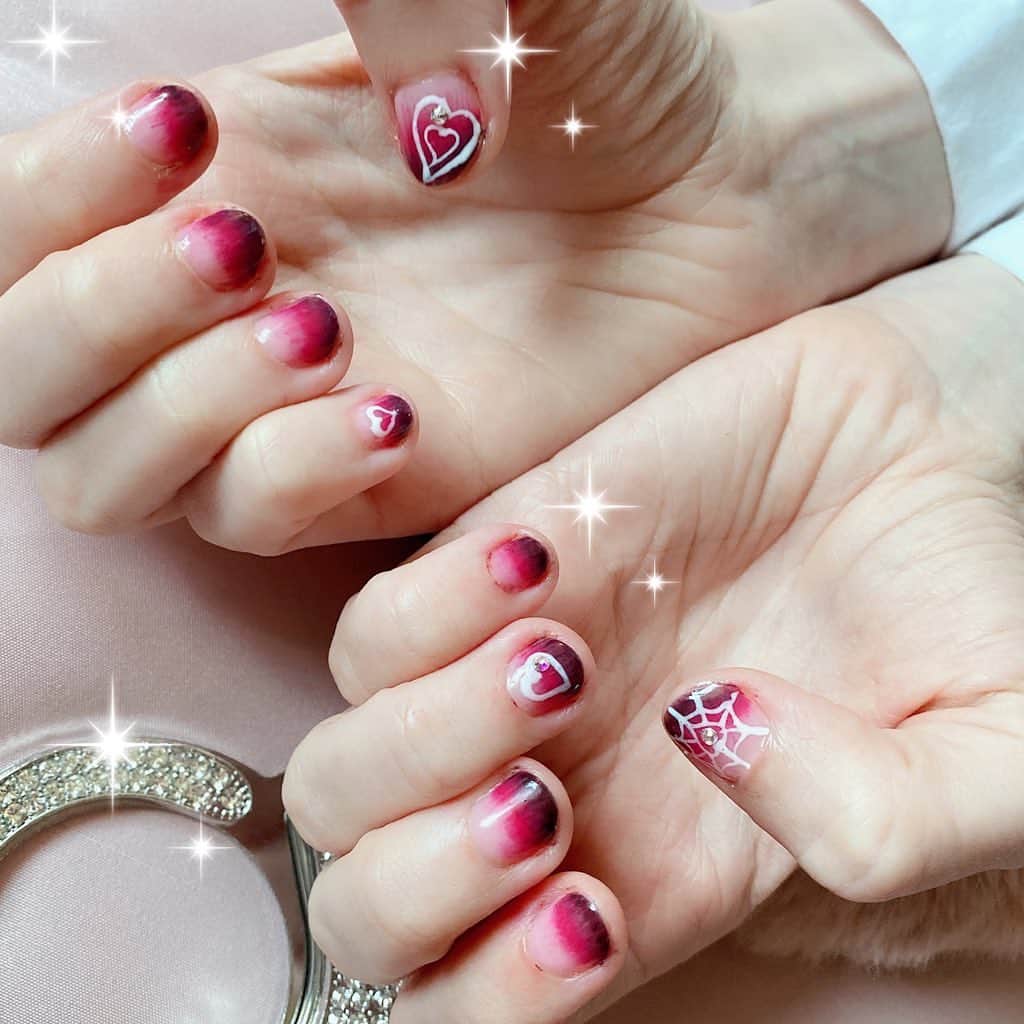 姫沢のインスタグラム：「More of my nails 💕   #hazbinhotelangeldust #hazbinhotelnails #nailart #angeldust」
