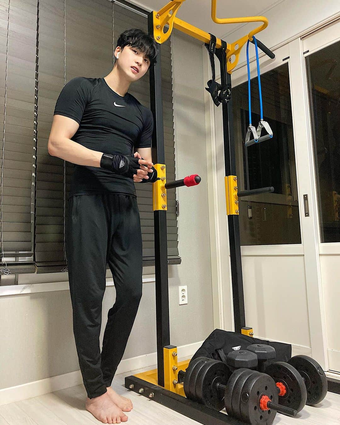 キム・カンミンさんのインスタグラム写真 - (キム・カンミンInstagram)「미니멀 홈짐 🏋🏻✌🏻 #minimal #homegym」9月27日 22時56分 - kangmeen