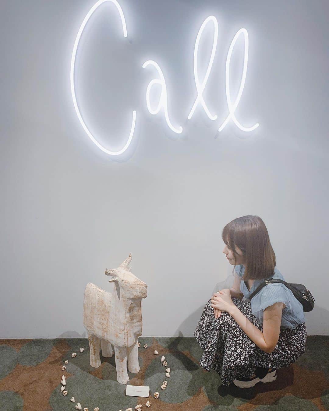 のインスタグラム：「🦙. . カフェの前にいたやぎちゃん？と❤︎♑︎. . . こないだついに秋服を買いました！. 着ておでかけするの楽しみだなぁ☺️💓. . みんなは最近お買い物しましたか？. .」