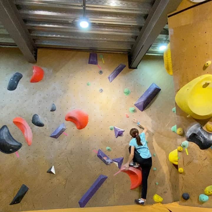 ホン・イン・リーのインスタグラム：「兩種方法，一動一靜。 #抱石 #bouldering」