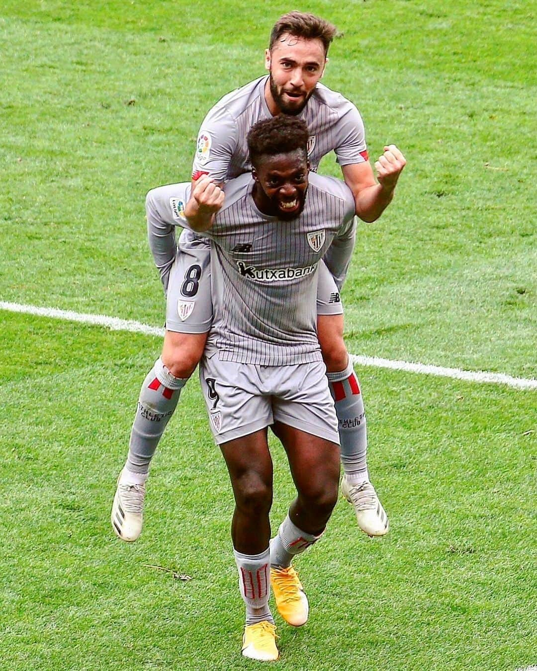 LFPさんのインスタグラム写真 - (LFPInstagram)「What a duo! 🦁  Vaya par de jugones tiene el @athleticclub... 🥰  #LaLiga #LaLigaSantander #Athletic #Williams #UnaiLópez #Football #Goals」9月27日 23時07分 - laliga