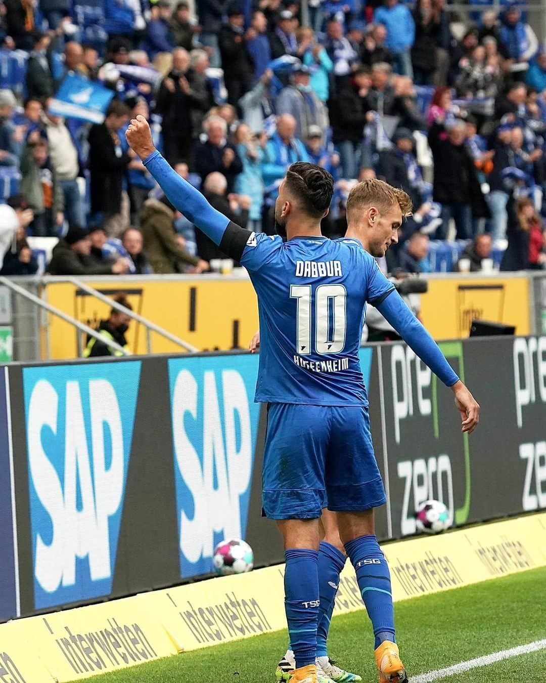 TSG1899ホッフェンハイムさんのインスタグラム写真 - (TSG1899ホッフェンハイムInstagram)「@moanesdabbur vs. @fcbayern: 2 games / 74 minutes = 3 goals 😎 #tsgfcb #bundesliga #tsg #dabbur」9月27日 23時26分 - tsghoffenheim