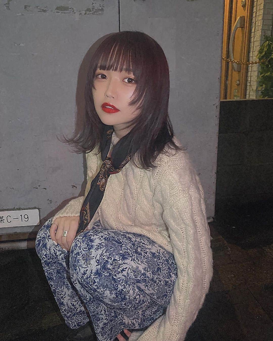 戸田ころね さんのインスタグラム写真 戸田ころね Instagram ウルフカットにしてみた Takuro Unno ニットも解禁 Lilou Official ウルフカット ウルフボブ ウルフカット風 ウルフ風 顔周りカット 下北沢美容室 ニット 秋服 スカーフアレンジ Ootd