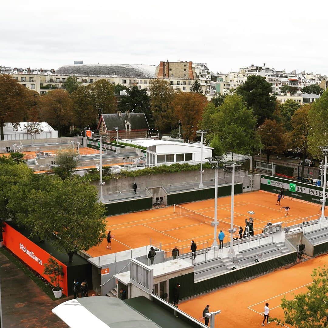 フローラン・ダバディーさんのインスタグラム写真 - (フローラン・ダバディーInstagram)「ローランギャロス開幕！ Roland-Garros day 1  🎾🇯🇵🤩 #rolandgarros2020 #leicax2  #wowowtennis #keinishikori」9月27日 23時24分 - florent_dabadie