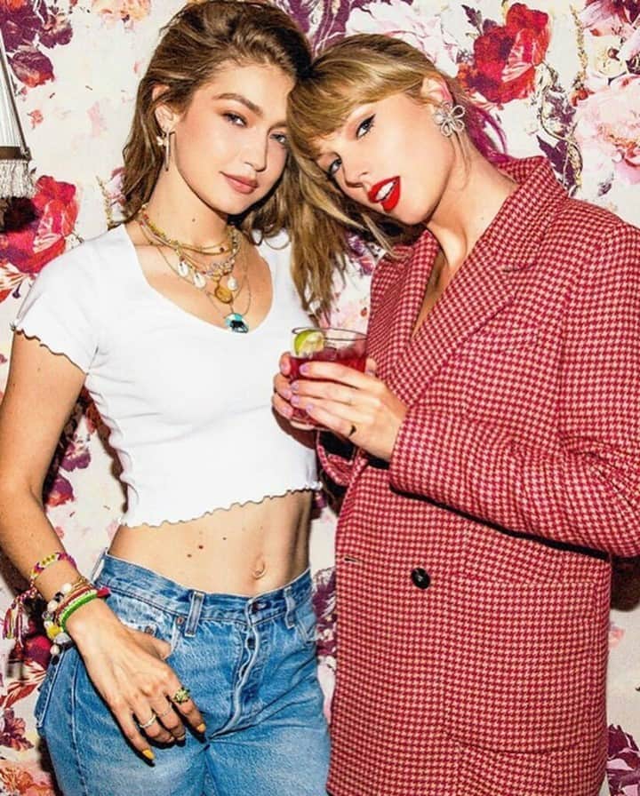 Teen Vogueさんのインスタグラム写真 - (Teen VogueInstagram)「Gigi Hadid just shared the precious baby gift Taylor Swift made for her and it's just so cute 🥰 see more at the link in bio.」9月27日 23時35分 - teenvogue