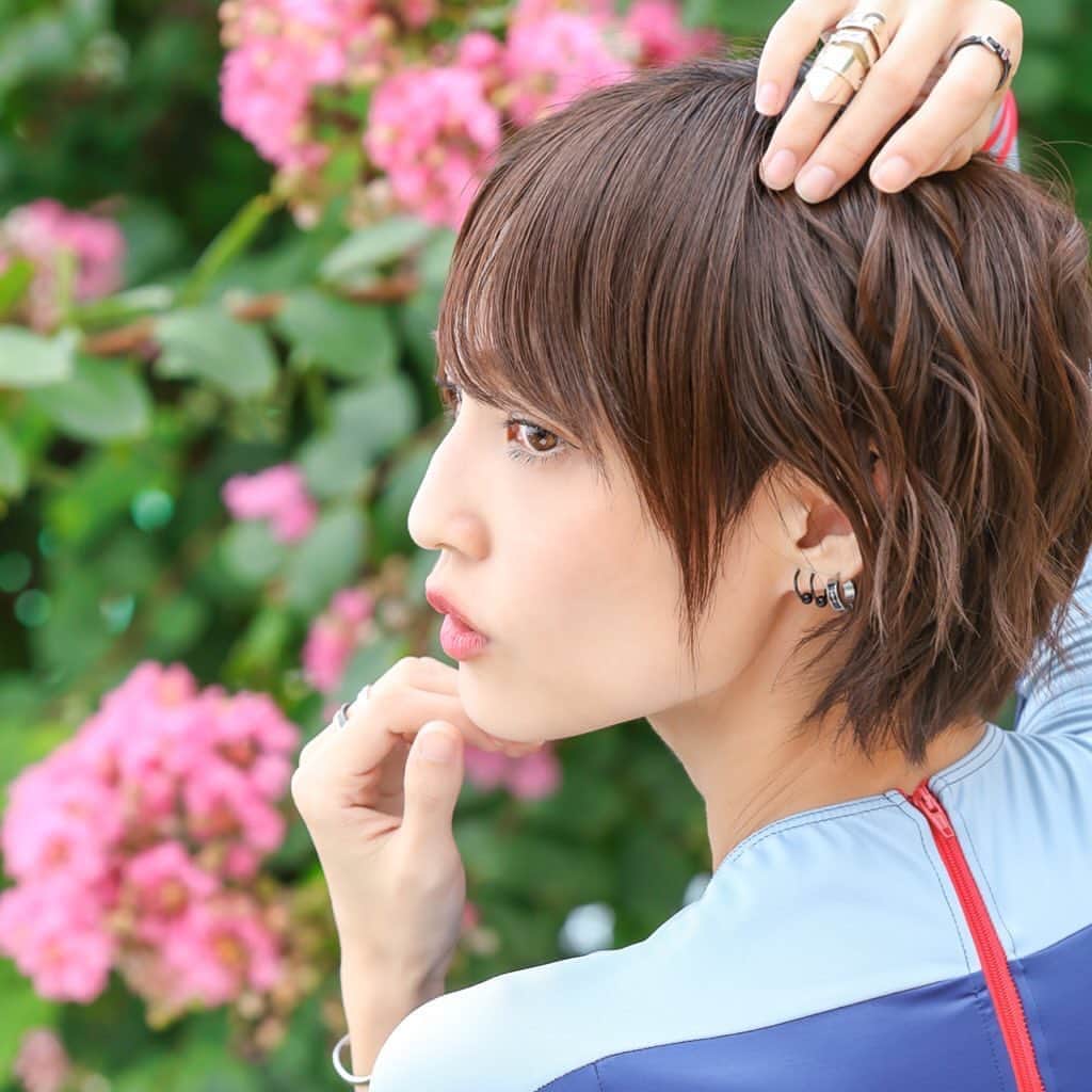 小柳歩さんのインスタグラム写真 - (小柳歩Instagram)「横顔〜。鼻が低め〜。」9月27日 23時32分 - koyayukoyayu