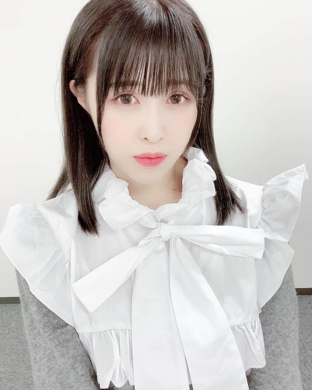 のインスタグラム：「今日の私服です(｡･ω･｡)🎀 . 季節の変わり目アレルギーで目が腫れてました(´⊙ω⊙`)これから秋花粉も始まるので、花粉症のみなさん一緒に頑張りましょう(｀・ω・´)🌾←絵文字見ただけで目が痒くなる！笑 . 今日は「Wonder Five」でリリースイベントファイナルだった会場でライブでした🤘🏻大切なシングルでもあったので色々考えちゃってちょっと緊張してたんだぁ…😳支えて応援してくださっているファンの皆さんには本当に感謝でいっぱいです（ ; ; ）💕ありがとうございます！！アイドルとしての私に出来る事を精一杯頑張りたいし、自分の追い求めるアイドル像を貫いて、これからも誰よりも真面目に直向きにアイドルに向き合っていこうって改めて思いました(｀・ω・´)💓それがファンのみんなに対する真心というか、私なりなアイドルとしての在り方かなって思ってる( *｀ω´)！推して後悔なんて絶対させないから私のアイドル人生ずっとみててもらえると嬉しいです(*´ω｀*)💜」