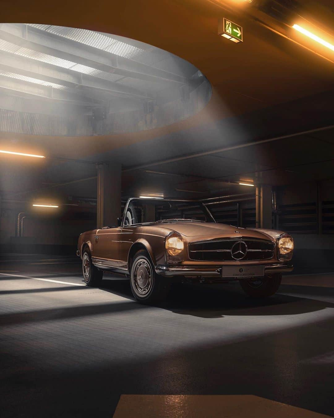 メルセデス・ベンツさんのインスタグラム写真 - (メルセデス・ベンツInstagram)「Ready for a drive with the Mercedes-Benz 280 SL? This restored pagoda from #alltimestars has a top speed of 195 km/h to offer and convinces with its chic black interior. Make it yours! #MercedesBenz #daimler #thebestornothing #MBclassic #w113  @mbmuseum」9月27日 23時40分 - mercedesbenz