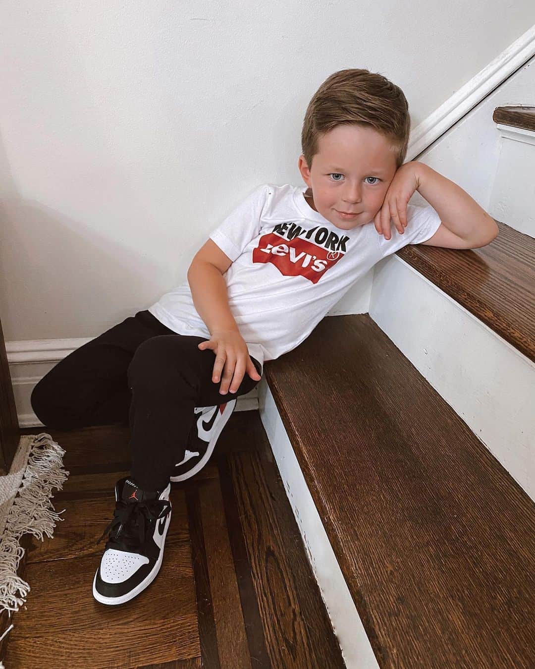 Helena Glazer Hodneのインスタグラム：「When did my 4 year old become cooler than me?🥺」