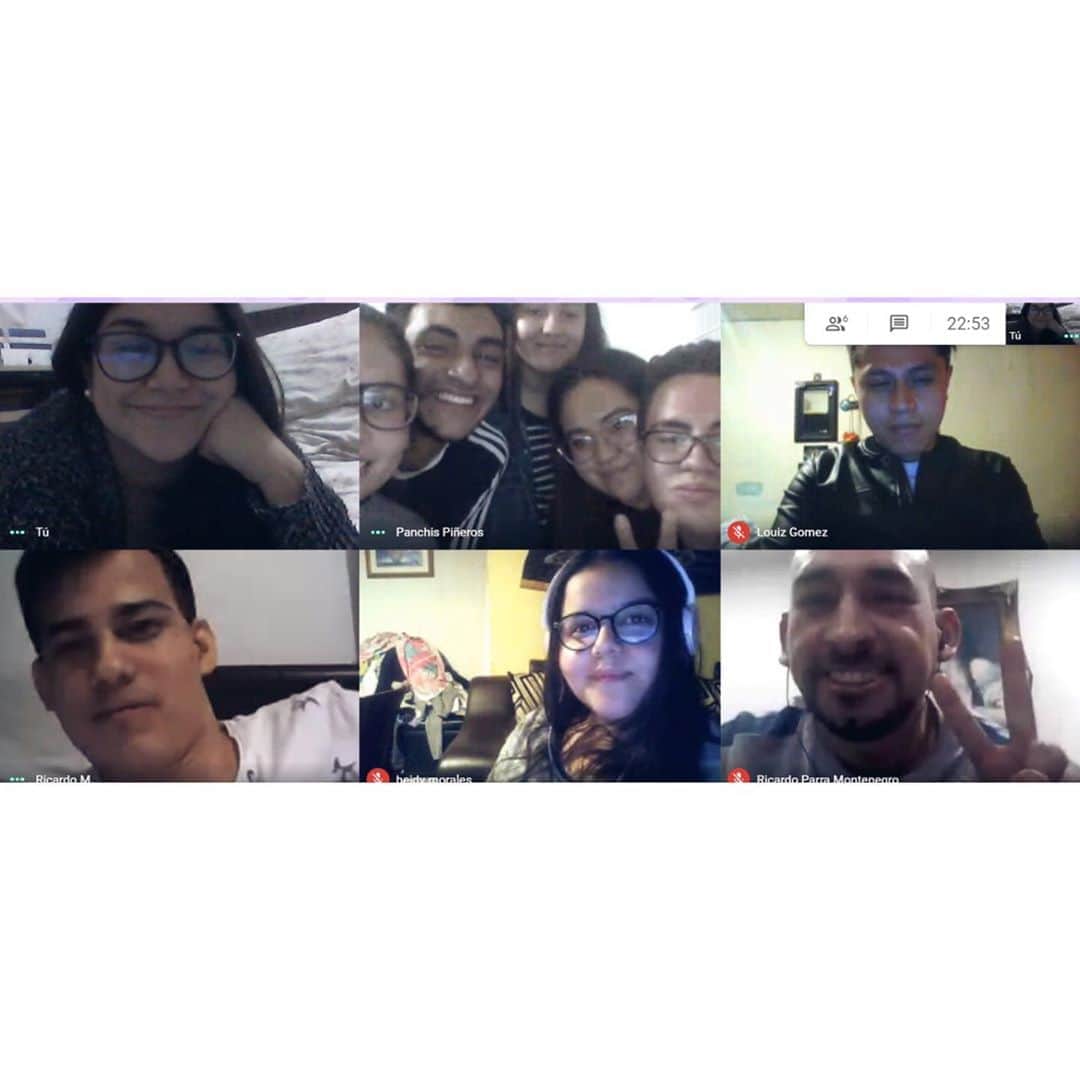 Always With Selenaのインスタグラム：「I can only thank Selena for introducing myself to these wonderful people, Los amo chicos @selgomezcolombia」