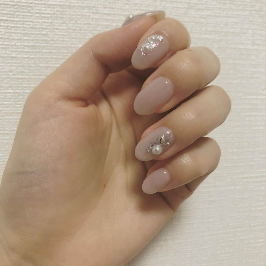 RUUNAさんのインスタグラム写真 - (RUUNAInstagram)「. . グレージュ☁️ 秋っぽくてお気に入り。 . . #new #nails #gelnails  #greige #colour #favorite  #autumn #seasons  #ジェルネイル #秋ネイル  #お気に入り #グレージュ」9月28日 0時12分 - ruuna_kolme