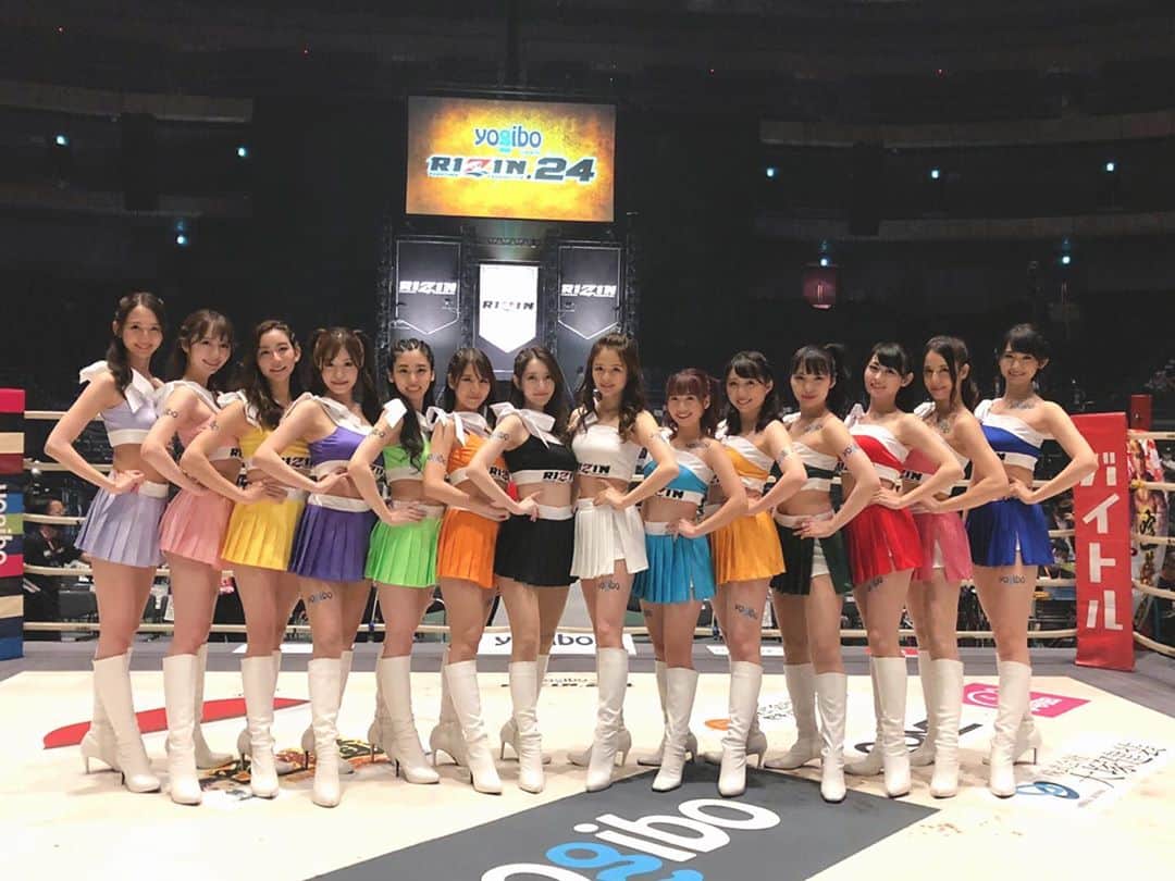 のインスタグラム：「RIZIN.24ご来場頂いた皆様、ご視聴してくださった皆様ありがとうございました🥊💕  最初から最後まで白熱した試合で本当に楽しかった！！ RIZIN最高です💕  そして！ 今回からRIZINガールの衣装も変わりました👏 どうでしょうか？？🥳  14人の集合写真もやっととれたよ🤳 みんなかわいい🥺🥺🥺  #RIZIN #RIZIN2020 #RIZIN24 #RIZINFF #RIZINガール #RIZINガール2020 #さいたまスーパーアリーナ」