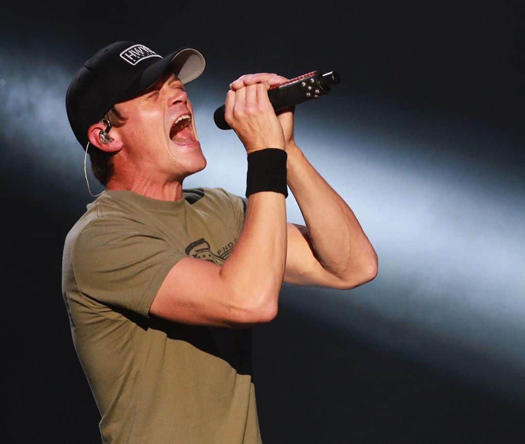 3 Doors Downのインスタグラム：「Happy Birthday to THE MAN and our lead singer @brad3doorsdown! We wouldn’t be Here Without You. Wish Brad a happy birthday in the comments below 👇」