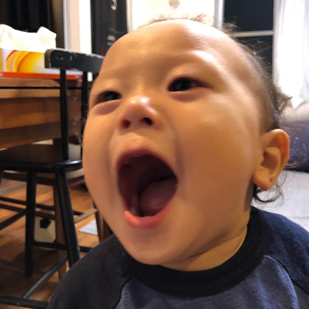 江原千鶴（エハラチヅル）さんのインスタグラム写真 - (江原千鶴（エハラチヅル）Instagram)「うたくんの、あいうえお！  #1歳9か月  #うたくん成長記録 #キュンです   後ろのふうちゃんは泣いてません。 遊んでるだけw」9月28日 0時41分 - eharachizuru