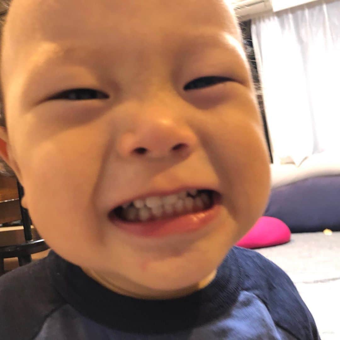 江原千鶴（エハラチヅル）さんのインスタグラム写真 - (江原千鶴（エハラチヅル）Instagram)「うたくんの、あいうえお！  #1歳9か月  #うたくん成長記録 #キュンです   後ろのふうちゃんは泣いてません。 遊んでるだけw」9月28日 0時41分 - eharachizuru
