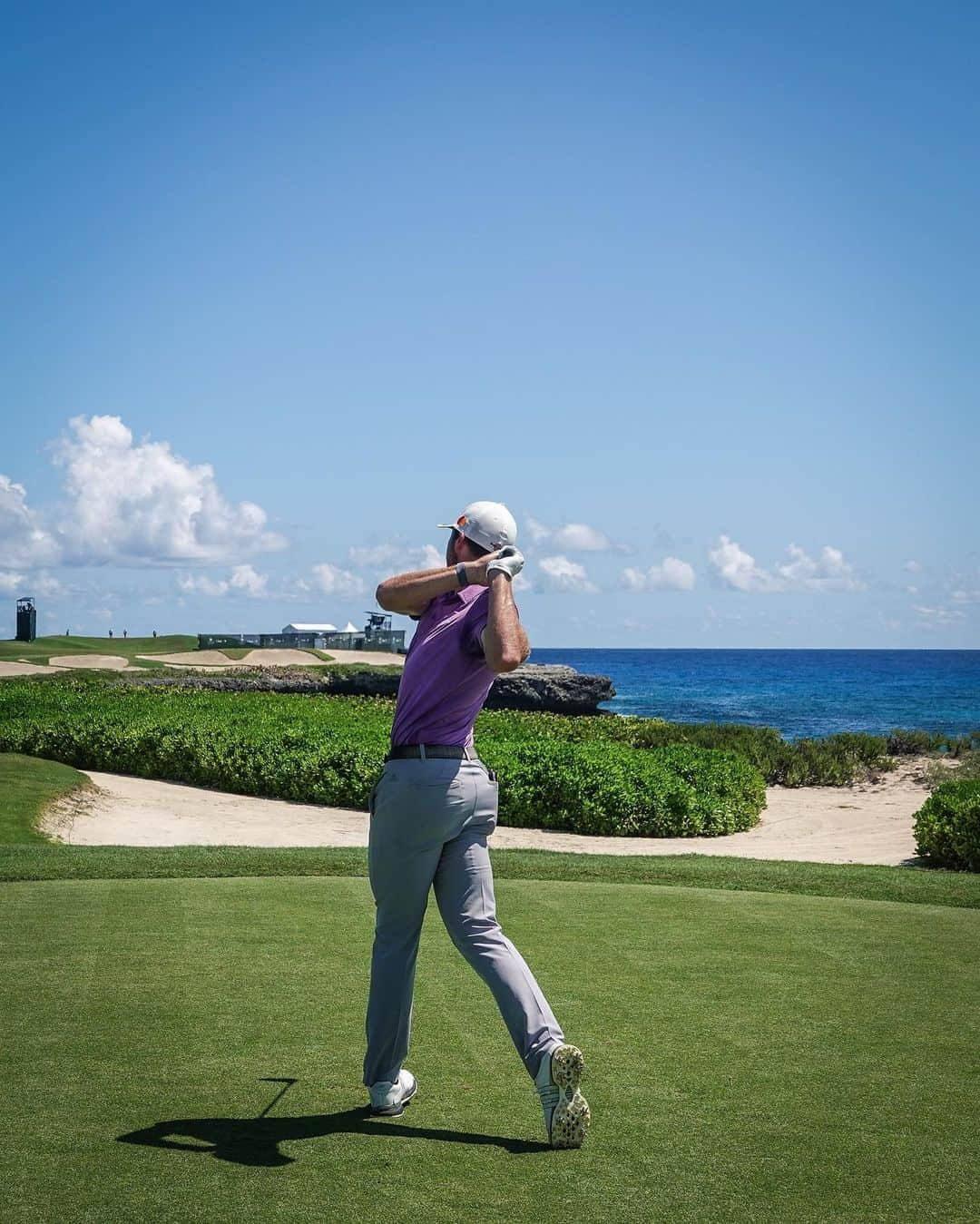 PGA TOURさんのインスタグラム写真 - (PGA TOURInstagram)「Ocean golf. 🌊🏌🏻‍♂️」9月28日 1時03分 - pgatour