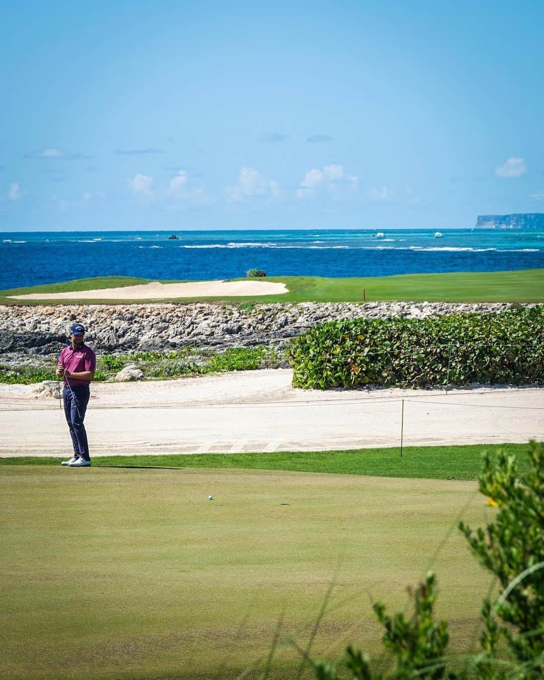 PGA TOURさんのインスタグラム写真 - (PGA TOURInstagram)「Ocean golf. 🌊🏌🏻‍♂️」9月28日 1時03分 - pgatour