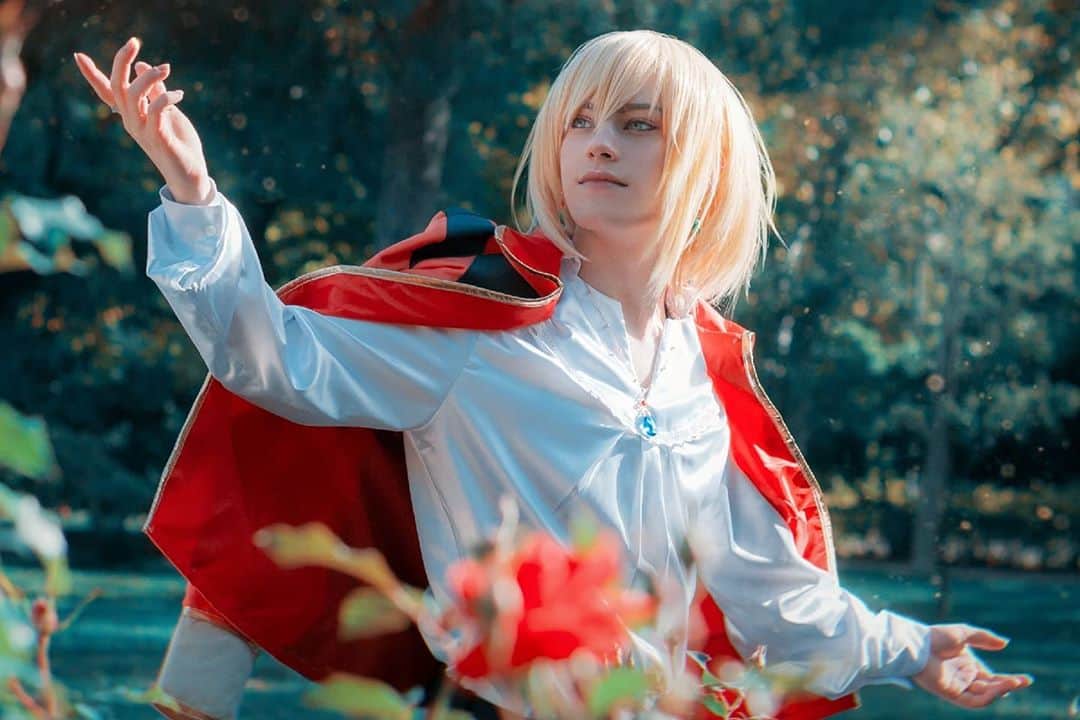 Geheさんのインスタグラム写真 - (GeheInstagram)「first picture of Howl from The moving Castle ✨  @ezcosplay were super kind to send me another costume to review and shoot, and I love it! I've been wanting to cosplay Howl for so long 🥺❤️ hope you guys like these!   📸: @reinoharu.ph & @pnkvirus  edit by me」9月28日 0時56分 - geheichou