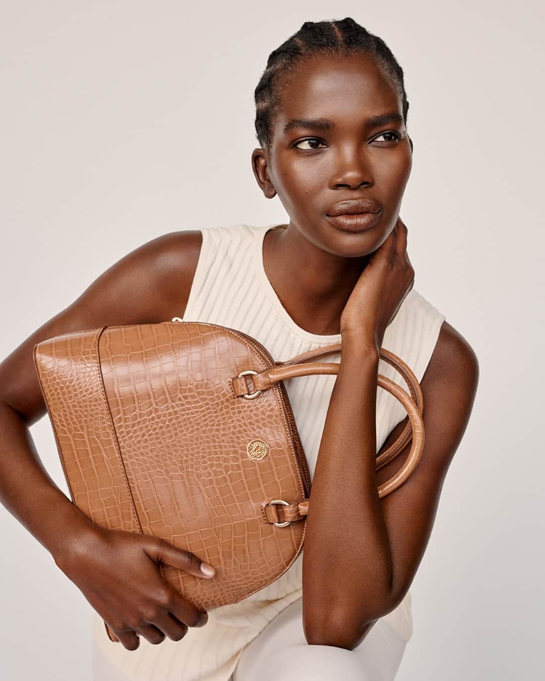 のインスタグラム：「Found: A reason to wear handbags again. Shop the Triple Compartment Dome Satchel at @belk」