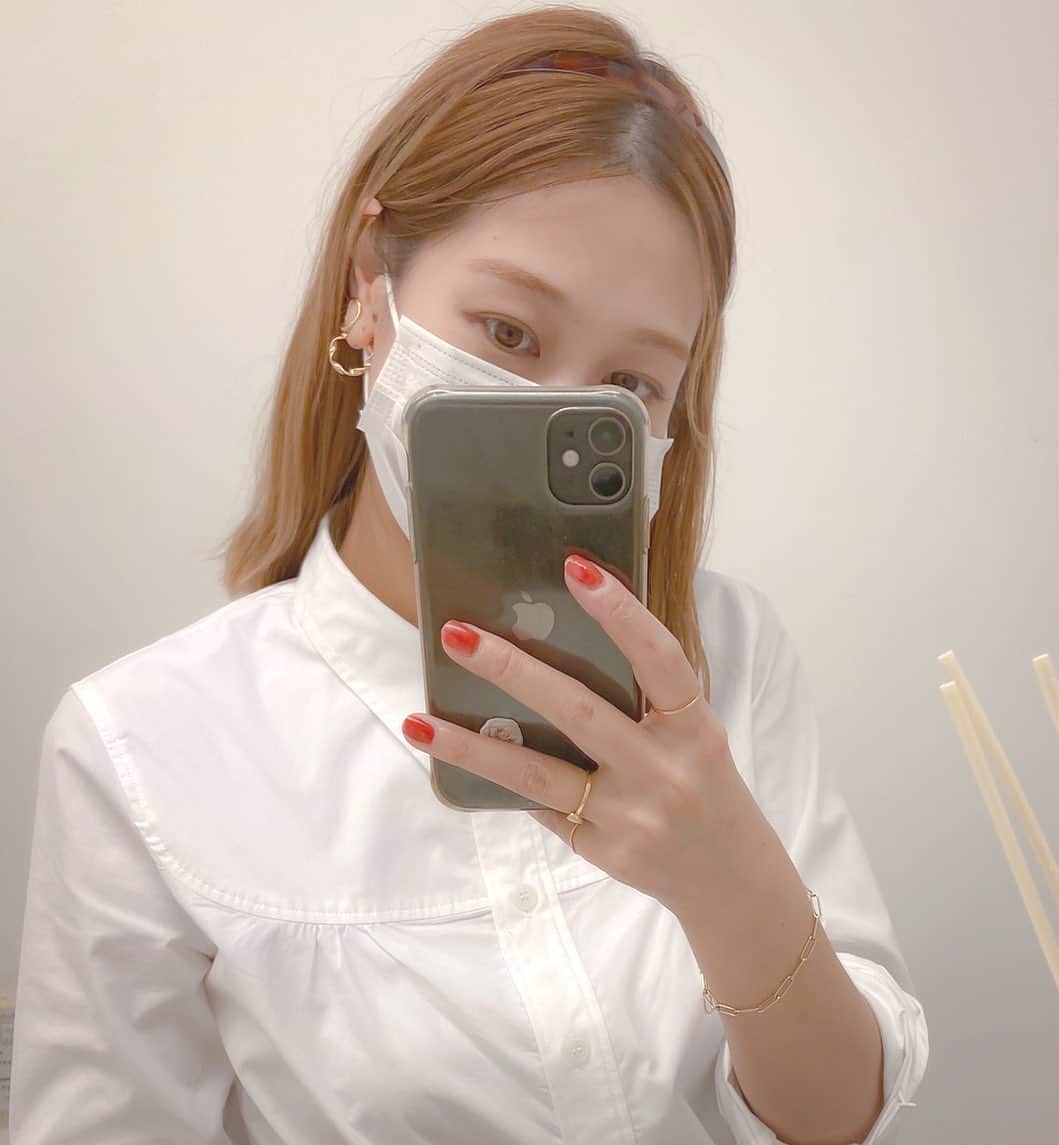 佃加菜のインスタグラム：「made in FRANCE 🇫🇷  . 秋は白シャツ♡形可愛い♡」