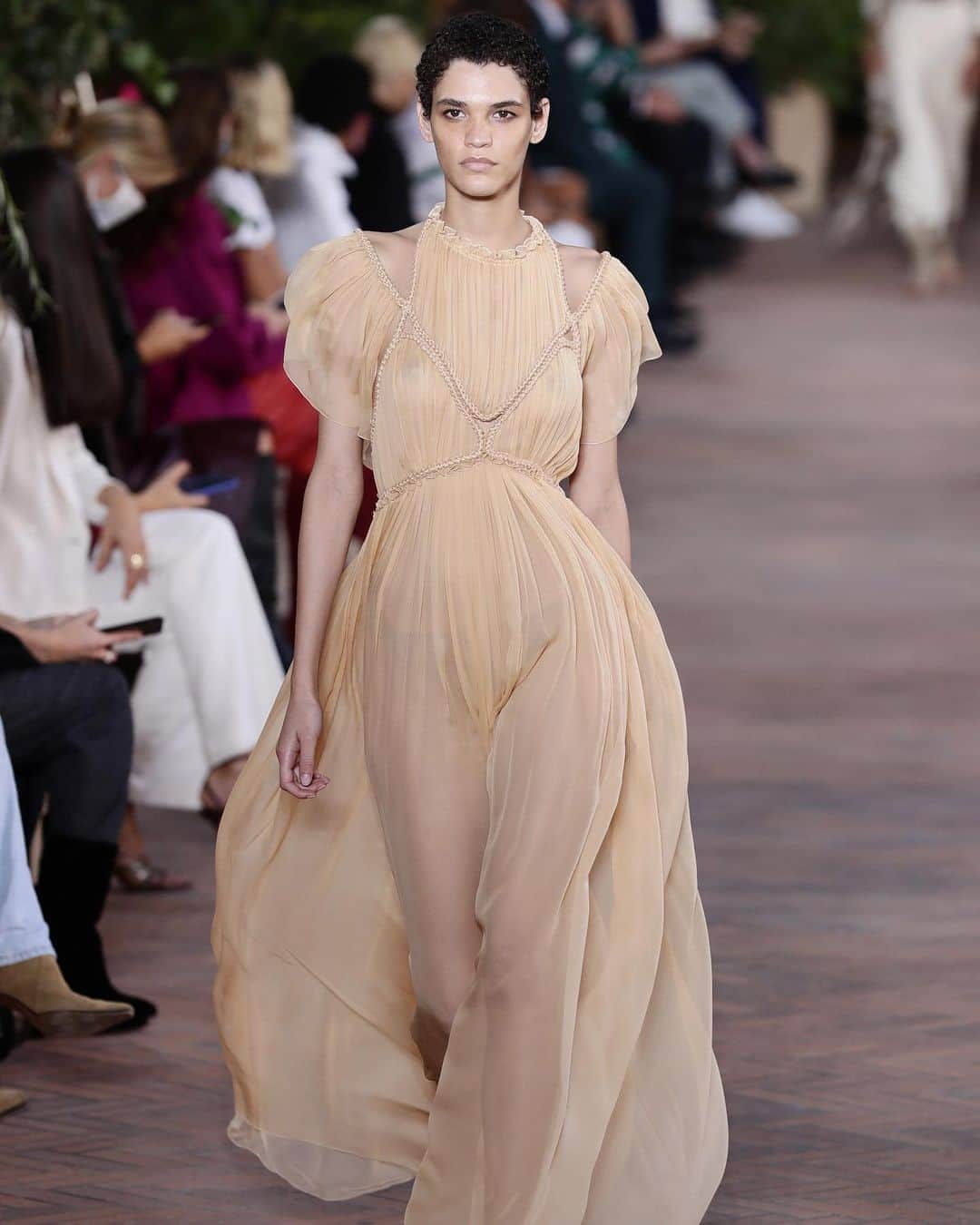 Fashion Weekのインスタグラム：「🍊 dream on @albertaferretti's #MFW September 2020 runway. Photo by @gettyimages」