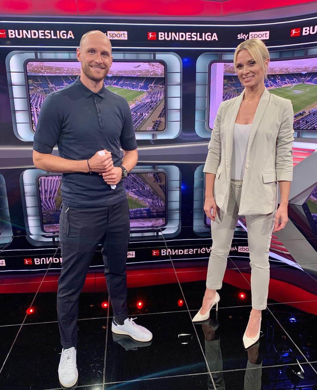 ベネディクト・ヘーヴェデスのインスタグラム：「Viel passiert heute am 2. Spieltag! @britta.hofmann @skysportde」