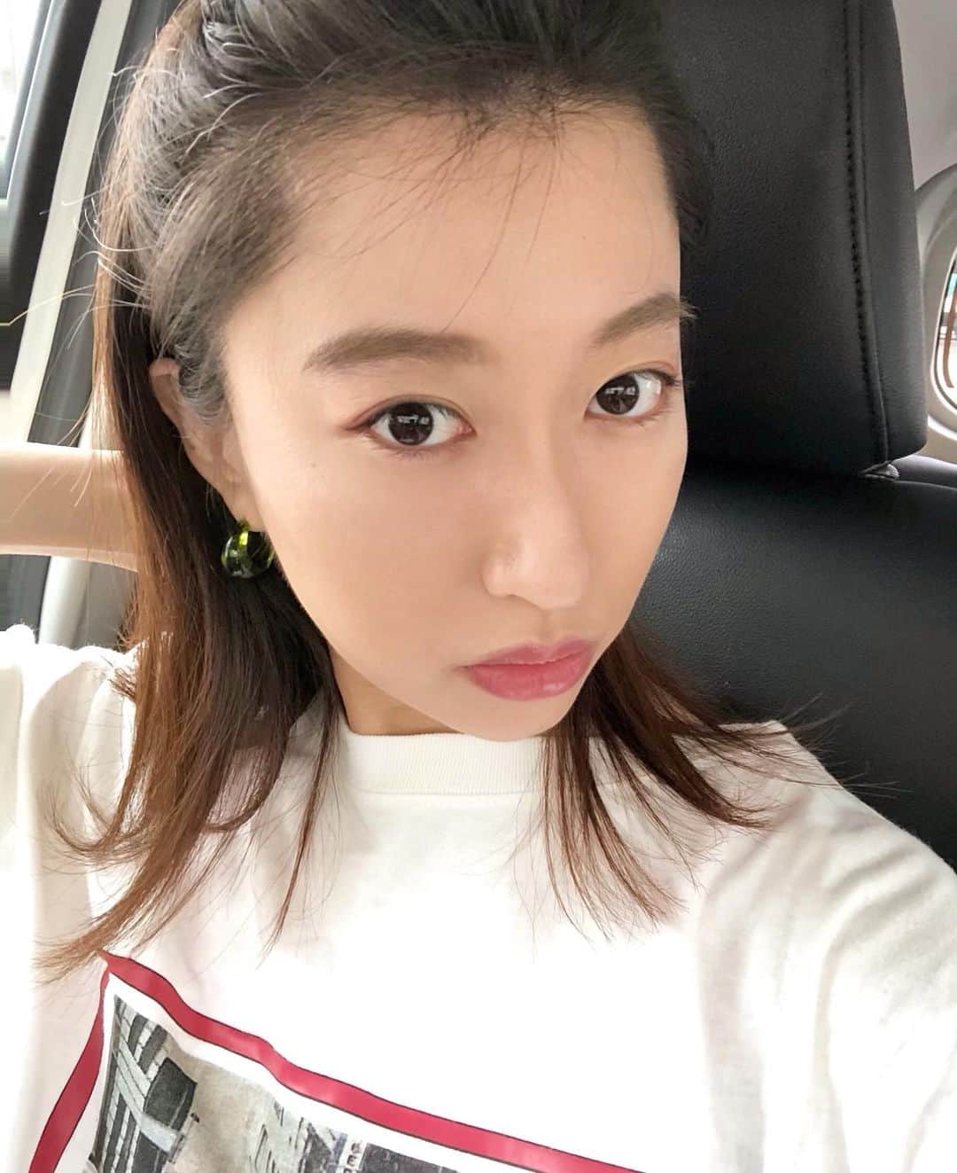 戸高彩菜のインスタグラム：「おめでとう😌🎂9月も残り僅か。暖かいのも残り僅か🌞🍇💕髪も変えてこよう💇‍♀️ . . . .  #japan#camera#selfie#tokyo#osaka#nature#instago#instagood#skincare#love#ootd#style#fashion#Italian#hairstyle#hairmake#lip#eye#eyemake#グルメ#ランチ#整理整頓#美容#暮らし#メイク#スキンケア#アイライナー#コスメ#ミニマリズム」