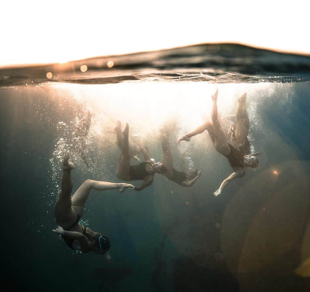 ヴィルジニー・デデューさんのインスタグラム写真 - (ヴィルジニー・デデューInstagram)「💦 SHOOTING en MER💦 • C’est aussi ça la Synchro #natationartistique #artisticswimming • By the talented 📸 @alexvoyer_fisheye Thank U for seeing our sport with different sight 👀 with @natationartistique 👌🏼👍🏼🙏🏼 @decathlon @nabaiji #athlete #artist  #swimmer #synchro #synchrogirls #swimsuit #passionmouvement___ #danser #underwaterphotography #apnea #deep #underwaterlife #model #watersports #photoshoot  @margaux.chretien @lauraauge @margo_kye  @virginie_dedieuoff @stef.louis @caaaaaaam_s @mini__laura @celia_pignol @marinem13  @kry_m @mariyon.f  @thrutheeyesofruby @natationartistique MERCI les girls pour cette Superbe Expérience 🧜🏼‍♀️🧜🏼‍♀️🧜🏼‍♀️❤️🧜🏼‍♀️🧜🏼‍♀️🧜🏼‍♀️ Synchro For Ever ...!! • #lesgoudes #labaiedessinges🐒 #marseille @villemarseille -> Soon next one ...」9月28日 1時45分 - virginie_dedieuoff