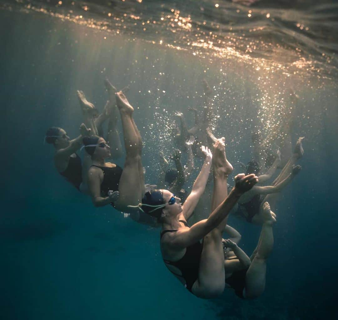 ヴィルジニー・デデューさんのインスタグラム写真 - (ヴィルジニー・デデューInstagram)「💦 SHOOTING en MER💦 • C’est aussi ça la Synchro #natationartistique #artisticswimming • By the talented 📸 @alexvoyer_fisheye Thank U for seeing our sport with different sight 👀 with @natationartistique 👌🏼👍🏼🙏🏼 @decathlon @nabaiji #athlete #artist  #swimmer #synchro #synchrogirls #swimsuit #passionmouvement___ #danser #underwaterphotography #apnea #deep #underwaterlife #model #watersports #photoshoot  @margaux.chretien @lauraauge @margo_kye  @virginie_dedieuoff @stef.louis @caaaaaaam_s @mini__laura @celia_pignol @marinem13  @kry_m @mariyon.f  @thrutheeyesofruby @natationartistique MERCI les girls pour cette Superbe Expérience 🧜🏼‍♀️🧜🏼‍♀️🧜🏼‍♀️❤️🧜🏼‍♀️🧜🏼‍♀️🧜🏼‍♀️ Synchro For Ever ...!! • #lesgoudes #labaiedessinges🐒 #marseille @villemarseille -> Soon next one ...」9月28日 1時45分 - virginie_dedieuoff