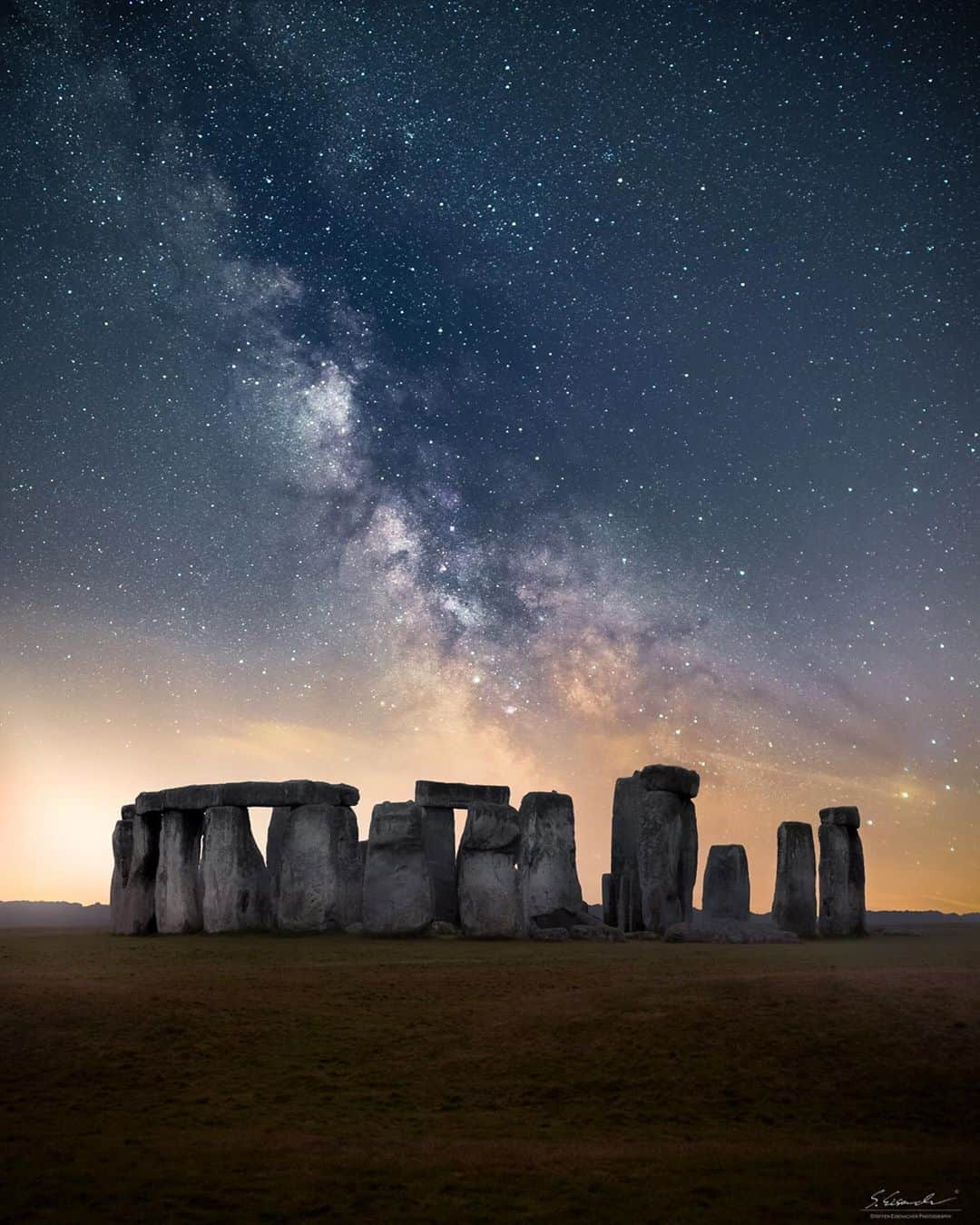 Canon Photographyさんのインスタグラム写真 - (Canon PhotographyInstagram)「The Milkyway above Stonehenge ✨ Photography // @steffeneisenacher  #stonehenge #uk #unitedkingdom #england #milkyway」9月28日 1時47分 - cpcollectives