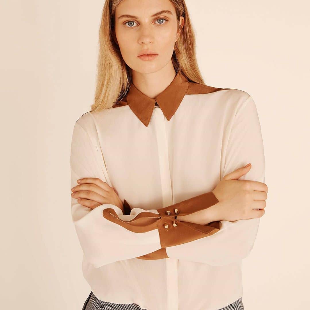 アマンダ ウェイクリーのインスタグラム：「The statement boyfriend shirt…contemporary colour blocking, luxe detailing and an impeccable cut」