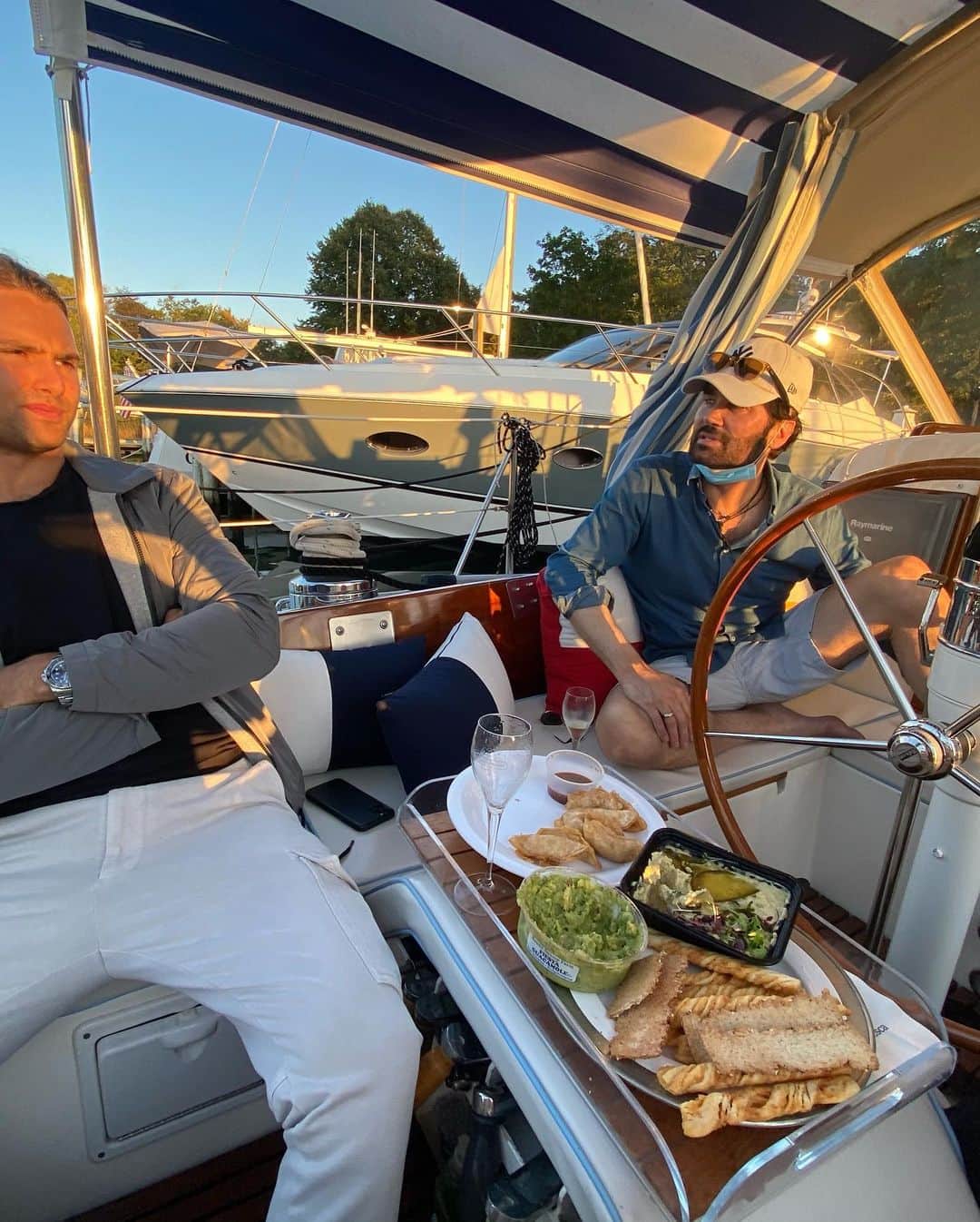 クリスティ・ブリンクリーさんのインスタグラム写真 - (クリスティ・ブリンクリーInstagram)「Thank you @michael_atmore for a gorgeous evening on the deck of the classic beaut @theyawlfrancesca ⚓️ #pod squad #ondeck #sail」9月28日 2時04分 - christiebrinkley