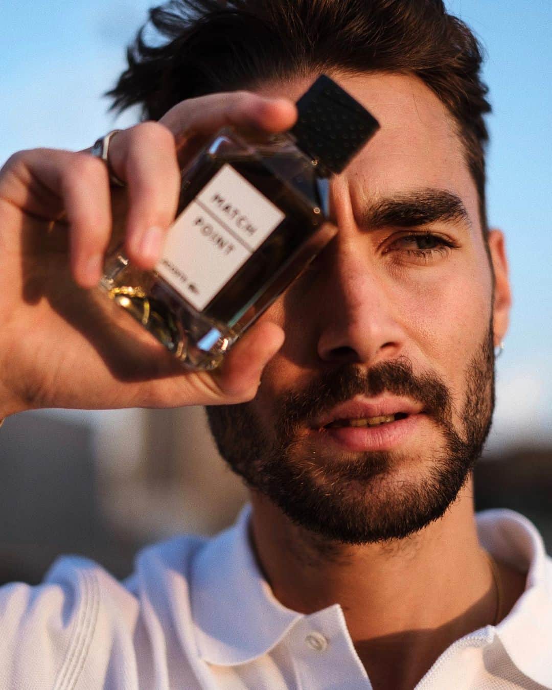 NICOLAS SIMOESのインスタグラム：「La vie est faite de ces moments décisifs où tout peut basculer. se challenger, c’est aussi un moyen de se surpasser. @lacoste #lacostematchpoint @marionnaudfr 📸🍂」
