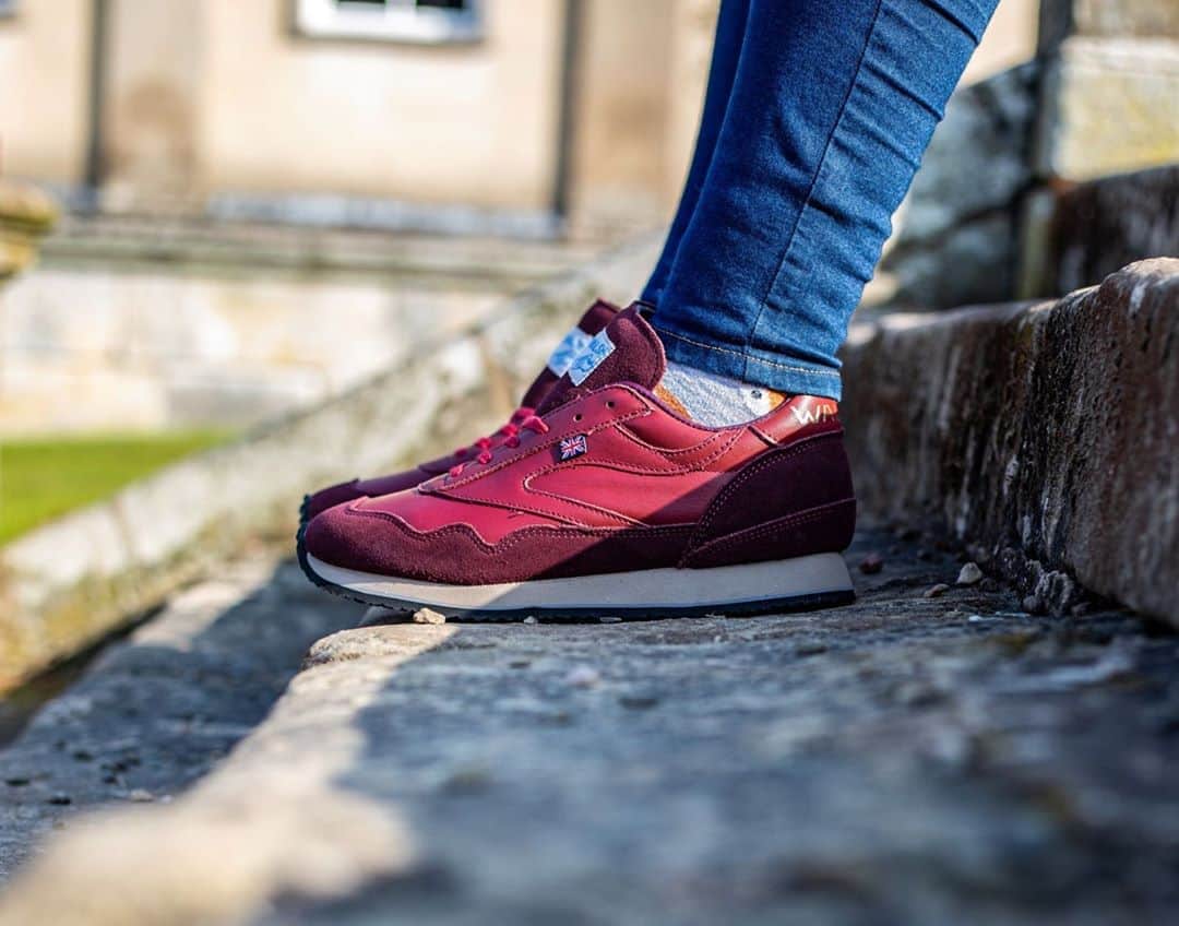 ウォルシュのインスタグラム：「The Ensign Classic Conker 🔥 . 📸 @shoot_for_the_ser . . #normanwalshuk #normanwalsh #britishmanufacturing #madeinbritain #ukmfg #shoes #footwear #sneakers」