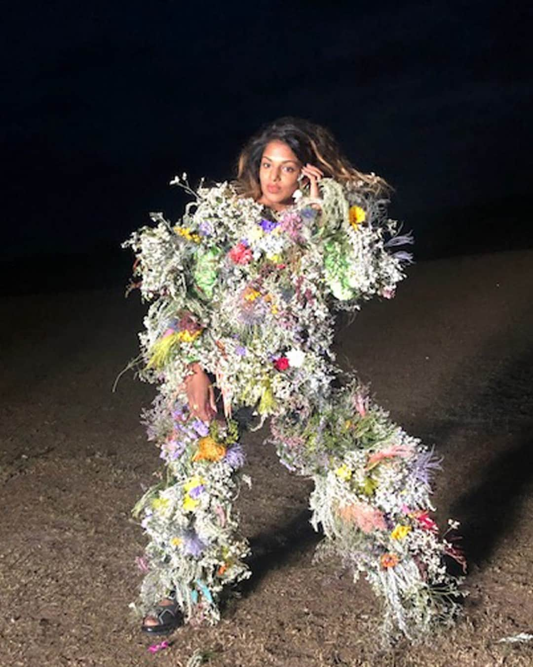 Vogueさんのインスタグラム写真 - (VogueInstagram)「For @miamatangi's new music video with @travisscott, @Imruh Asha, M.I.A.’s stylist, asked London-based florist and set designer Emily Davies of @athlynfloral to create something “maximalist, almost trippy,” as Davies put it. “We talked a lot about surreal, mystical references, and about the idea of being ‘rooted’ in nature, but not necessarily in reality,” she adds.  Tap the link in our bio for the full story on how the look came together.」9月28日 2時00分 - voguemagazine