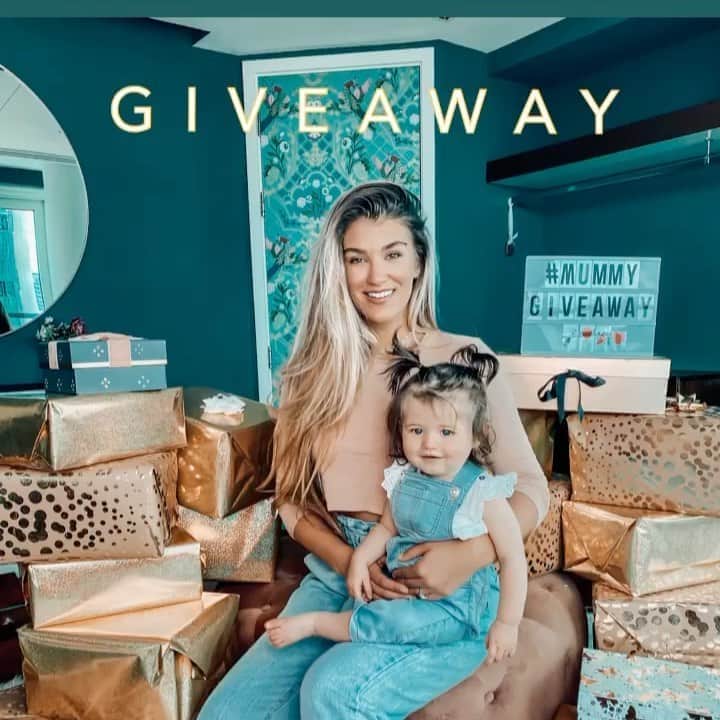 エイミー・ウィラートンのインスタグラム：「Christmas came early !😆🎄 Not quite , but this #GIVEAWAY has !  MUMMAS & MUMMAS TO BE !!! I’ve gathered some of my favourite baby  brands to bring you the ultimate #MUMMYGIVEAWAY (swipe left ⬅️to see some of what’s up for grabs - available in various colours) Times are hard and babies are expensive so @envy_giveaways and I wanted to bring together this bundle  of #musthave exciting prizes worth £2,500 for our 🍀winner ! 🏆   SO HOW TO ENTER:   	•	Entering takes just 30 seconds! All you have to do is like this photo, tag a friend in the comments and follow all of the accounts @envy_giveaways are following. THATS IT!  Even if it’s not for you we all have a Mum friend that would LOVE to win this !   	•	Follow the link in my bio for a bonus entry!  Brands -  to join future giveaways send a DM to @envy_giveaways 💕  Entries open till 6pm Sunday 4th October 🌟  Giveaway Rules: This giveaway is in no way sponsored, administered or associated with Instagram. You MUST FOLLOW ALL accounts that @envy_giveaways is following to be eligible. No purchase necessary. By entering, entrants confirm they are 18+ years of age or older and release Instagram of responsibility and liability and agree to Instagrams terms of use. Ends 04/10/20. Open to UK entrants only. Void where prohibited. For official rules please check Envy Agency’s Terms & Conditions on their website.」