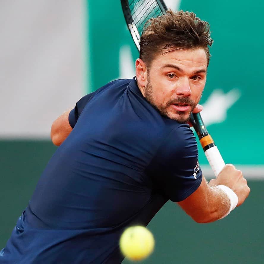 ATP World Tourさんのインスタグラム写真 - (ATP World TourInstagram)「Classy tennis from @stanwawrinka85 👏  He moves past Murray 6-1, 6-3, 6-2 in the opening round at @rolandgarros.」9月28日 2時21分 - atptour