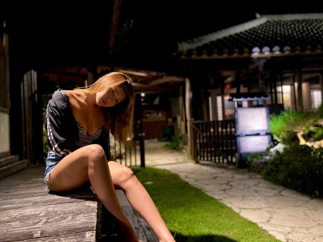 緒方友莉奈さんのインスタグラム写真 - (緒方友莉奈Instagram)「夏の終わりをつげました。  緒方ポーズ沖縄編  #今日のコーデ  #ファッション   #picture  #flowers  #instaart #beautiful #instagood #masterpiece #creative #photooftheday #ファッション好きな人と繋がりたい #インスタ映え  #海外ファッション #fashion   #肉体美  #腹筋女子   #fitnessmotivation  #fitness #fitnessgirl  #筋トレ女子   #高身長女子  #🇰🇷 #f4f  #f4follow   #腹筋女子   #漂亮  #ハイライト  #お洒落さんと繋がりたい  #美脚美人  #美脚  #フォロー」9月28日 2時25分 - ogatayurina
