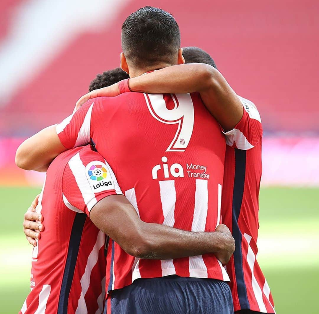 ルイス・アルベルト・スアレスさんのインスタグラム写真 - (ルイス・アルベルト・スアレスInstagram)「Debut soñado ganando y ayudando al equipo! ⚽️⚽️ Muchísimas gracias a todos por el apoyo de siempre! 🔴⚪️#graciasatodos #AupaAtleti #siemprepositivo」9月28日 2時58分 - luissuarez9