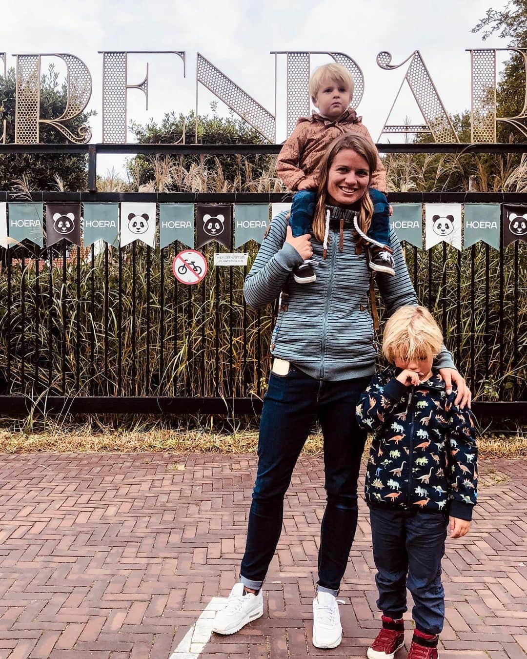 ダフネ・シパーズさんのインスタグラム写真 - (ダフネ・シパーズInstagram)「Holiday = more time to spend with my nephews. Fun day at the zoo! Satisfied (and a little bit tired) after seeing so many animals 😄🦥」9月28日 3時00分 - dafne_schippers