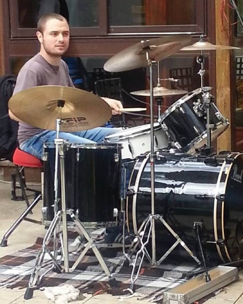グリフォーニのインスタグラム：「I can count to four and repeat.  I'm a Drummer.   #música #musicadalvivo #musicalive #músicas #musicas #batteria #drum #drummer #drums #drumlife #drummerlife #drumming #drummers #drummersofinstagram #drumset #plungandplay #rieti #drumsticks」