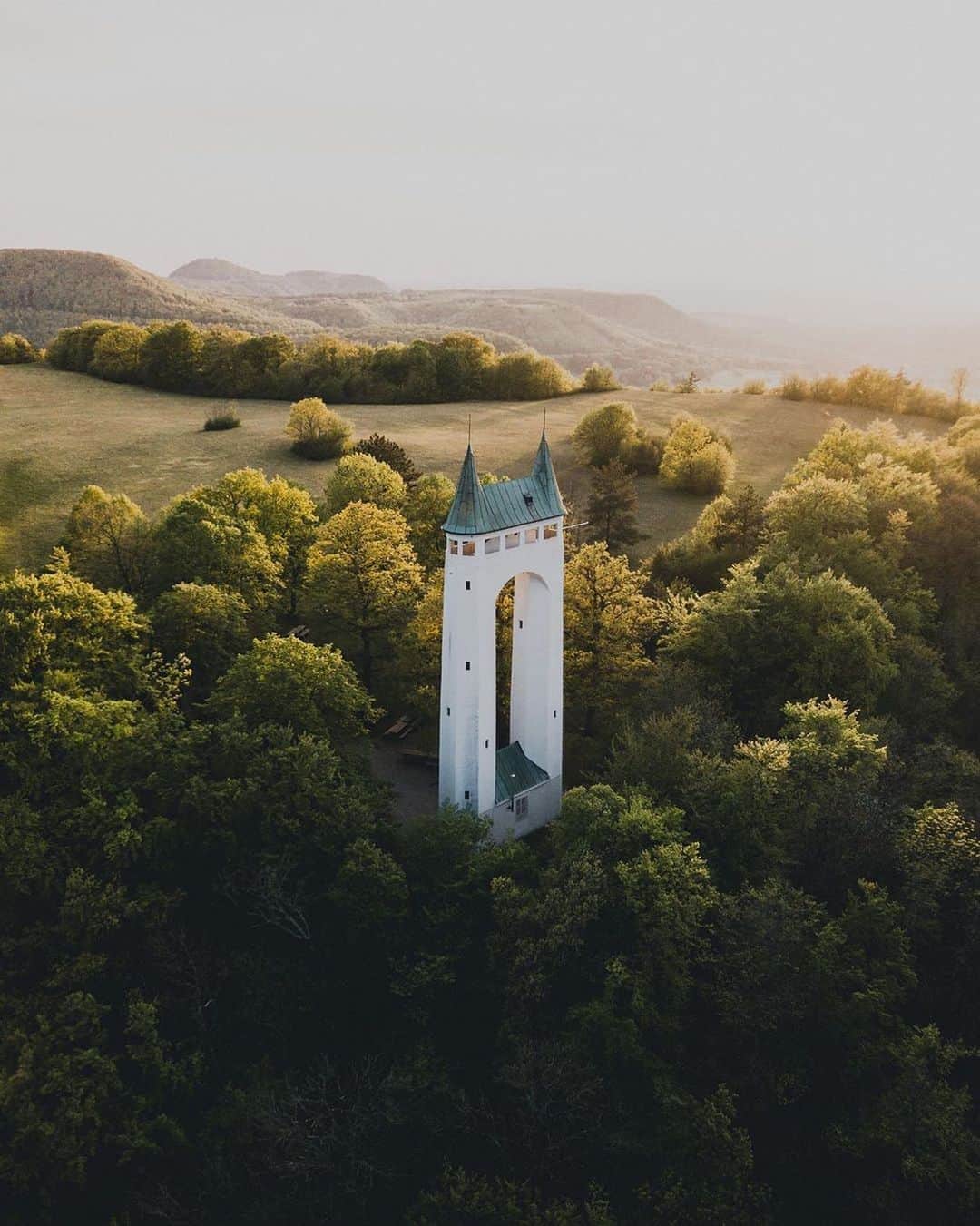 のインスタグラム：「#HelloFrom Pfullingen, Germany. We are dreaming of taking in the mountainous view from the Schönbergturm observation tower — aka Pfullinger “Onderhos,” which means underpants in Swabian German. The tower gets its nickname due to its unusual shape and color. 🙃⁣ ⁣ Photo by @hannesstier⁣」