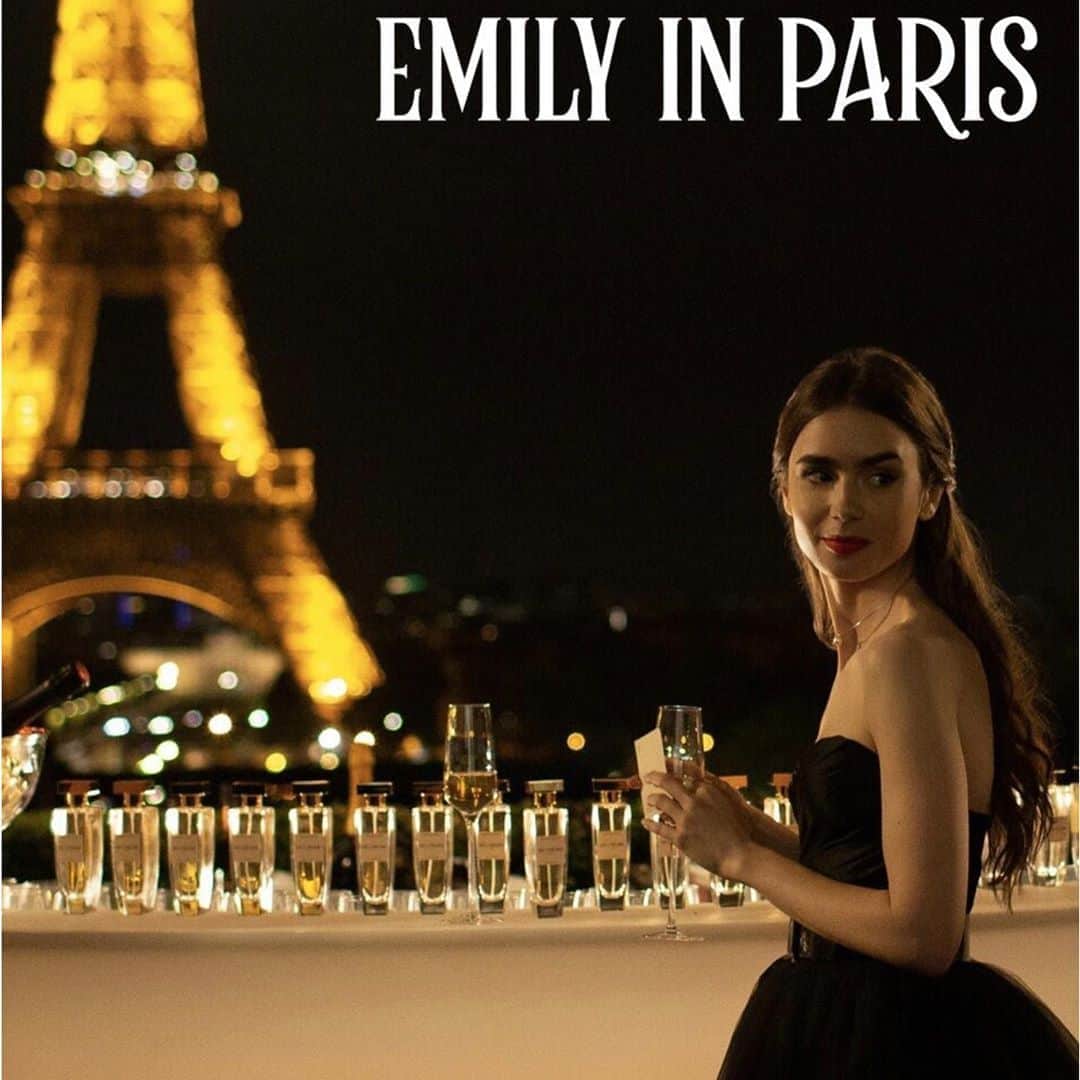 マット・ボマーのインスタグラム：「I love @lilyjcollins, and I love @emilyinparis on @netflix Oct. 2nd . She lights up every scene of this show. Lily has always reminded me of Audrey Hepburn- her charm, grace, and talent- and this is her Breakfast at Tiffani’s moment. The show is so fun and lovely and binge-able- and it must have been amazing to film (I miss Paris). I’m excited for the world to see it! Also, (and more importantly), congratulations on your engagement Lily!! Xoxo」