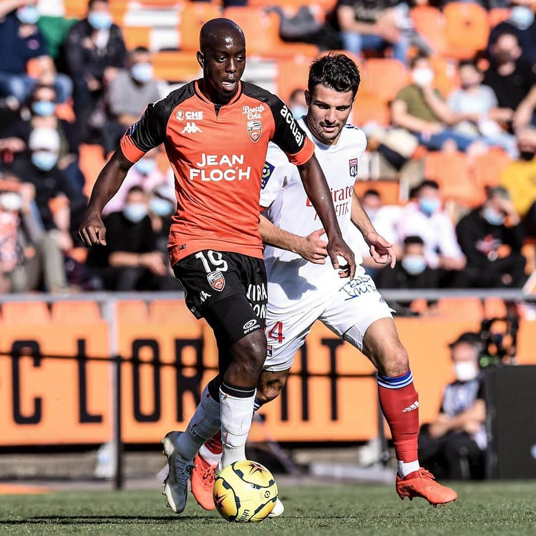 リーグ・アンさんのインスタグラム写真 - (リーグ・アンInstagram)「Le @fclorient tient l’@ol en échec ! (1-1)  . FC Lorient hold OL to a draw ! . #Ligue1UberEats #Lorient #FCL #Lyon #OL」9月28日 3時08分 - ligue1ubereats