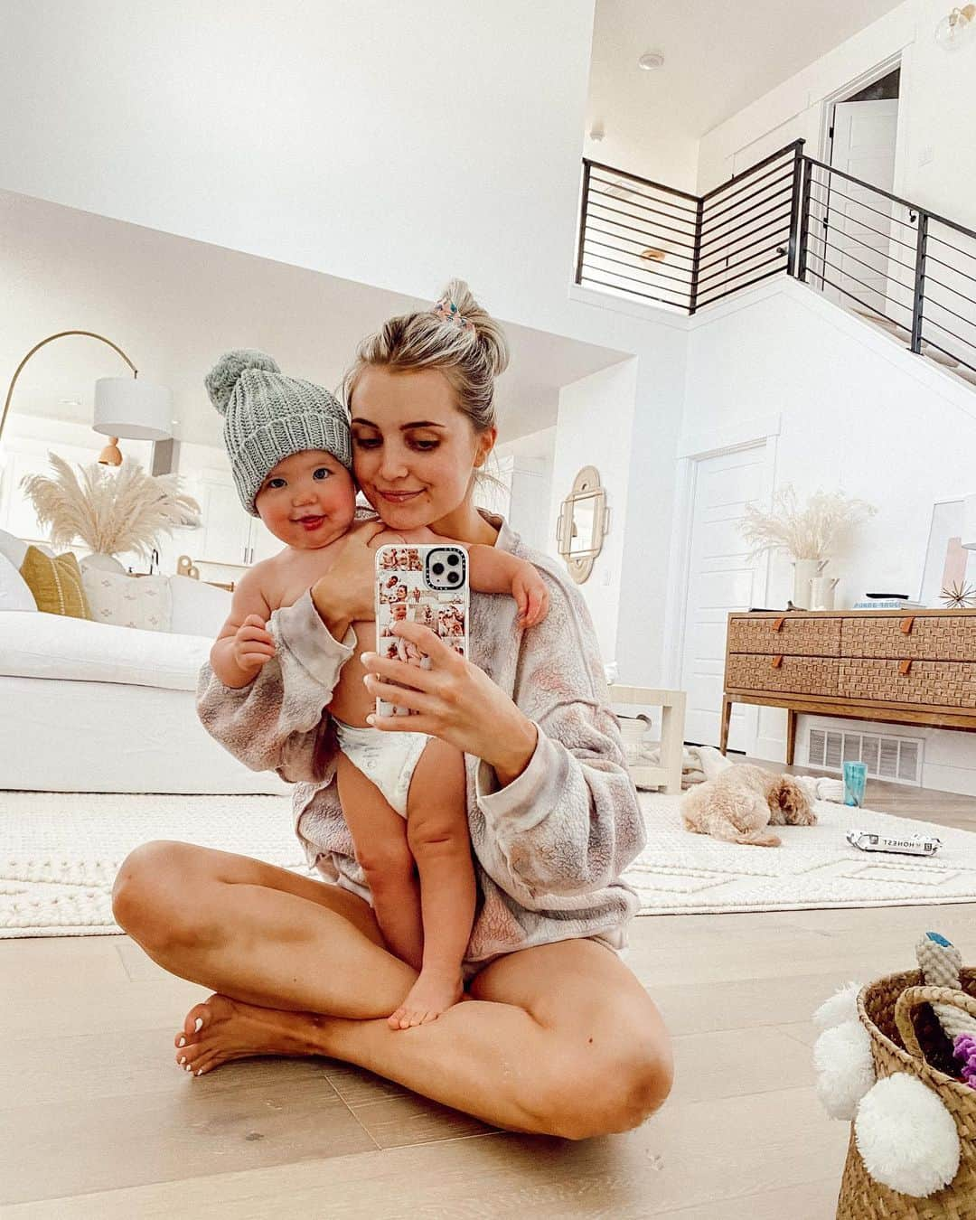 Aspyn Ovard Ferrisさんのインスタグラム写真 - (Aspyn Ovard FerrisInstagram)「Relaxing Sunday with my girl 💕👶🏼」9月28日 3時50分 - aspynovard