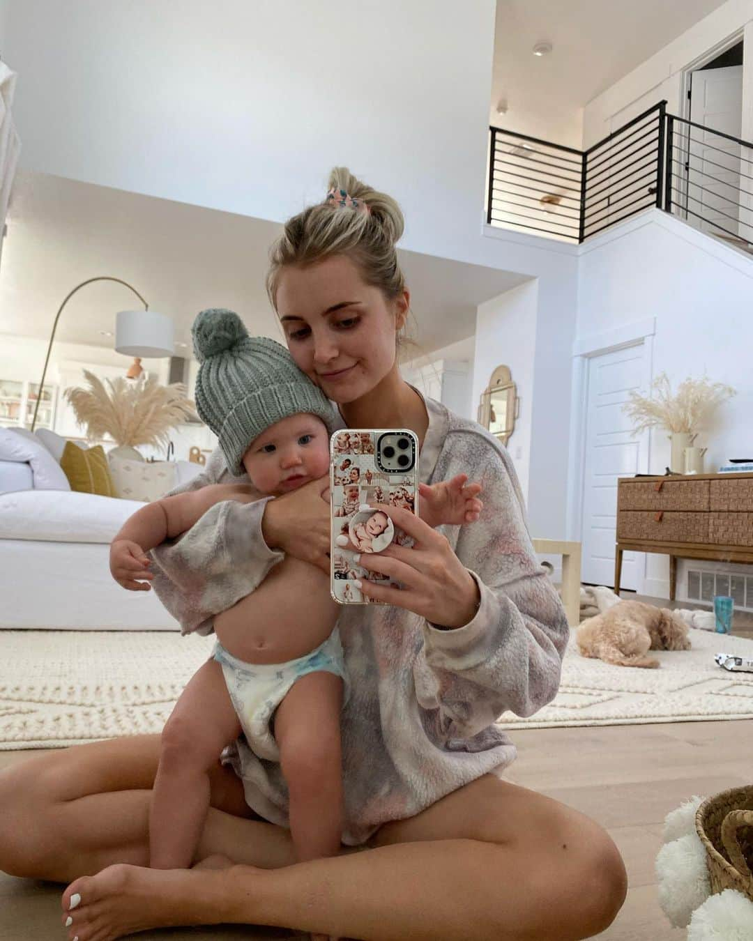 Aspyn Ovard Ferrisさんのインスタグラム写真 - (Aspyn Ovard FerrisInstagram)「Relaxing Sunday with my girl 💕👶🏼」9月28日 3時50分 - aspynovard