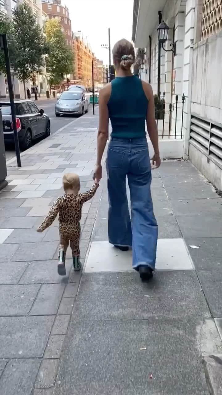 アリゾナ・ミューズのインスタグラム：「#InternationalDaughterDay 👩‍👧💞」
