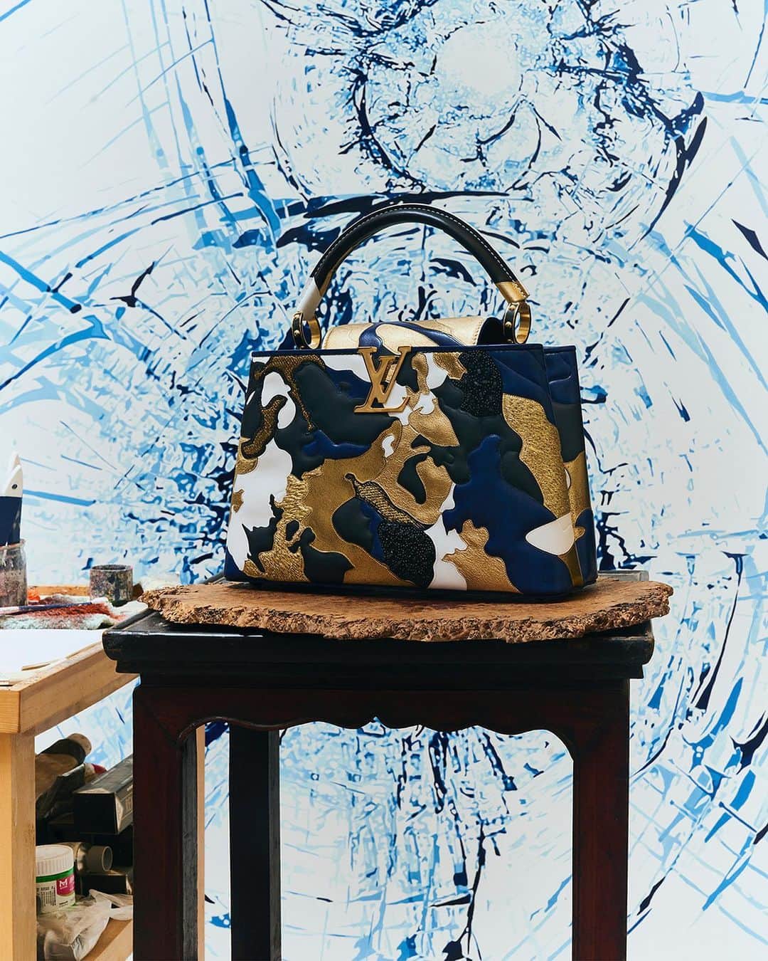 ルイ・ヴィトンさんのインスタグラム写真 - (ルイ・ヴィトンInstagram)「Intricate patchwork. #ZhaoZhao’s Artycapucines recreates one of the artist’s compressed metal works as a multi-textured and multi-colored leather puzzle. Explore #LouisVuitton’s limited-edition collaboration with six renowned contemporary artists via link in bio. #Artycapucines」9月28日 4時01分 - louisvuitton