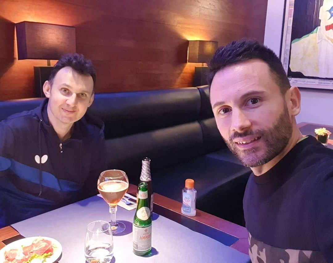 ジョアン・モンテイロのインスタグラム：「Nice dinner with a great player and a better person 👌 Left handers killer @adi.crisan8!」